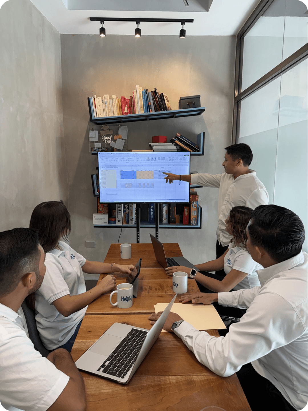 Equipo Helptax reunión